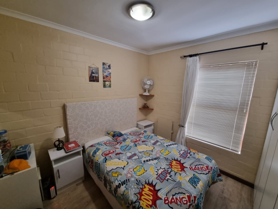 To Let 3 Bedroom Property for Rent in Uitzicht Western Cape